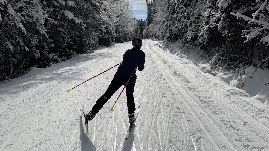 Le ski permet de profiter des joies de l'hiver - Photo : courtoisie