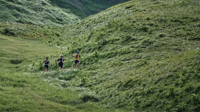 Gregoire Curmer, Martin Kern et Baptiste Robin lors de la traversée du GR 5