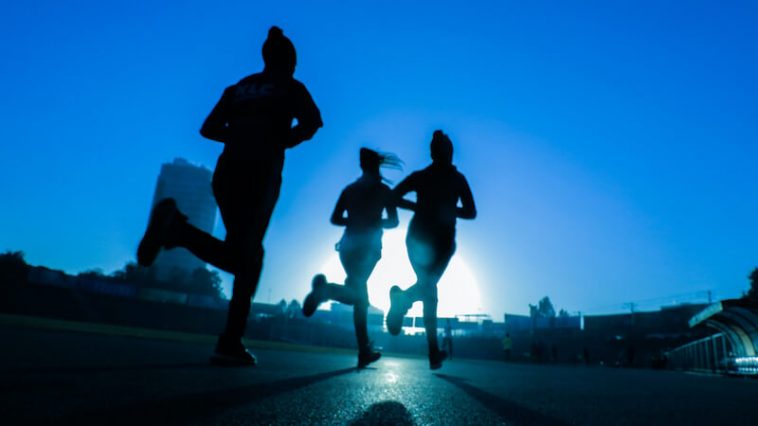 coureurs à l'aube