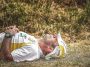 Un coureur étendu au sol